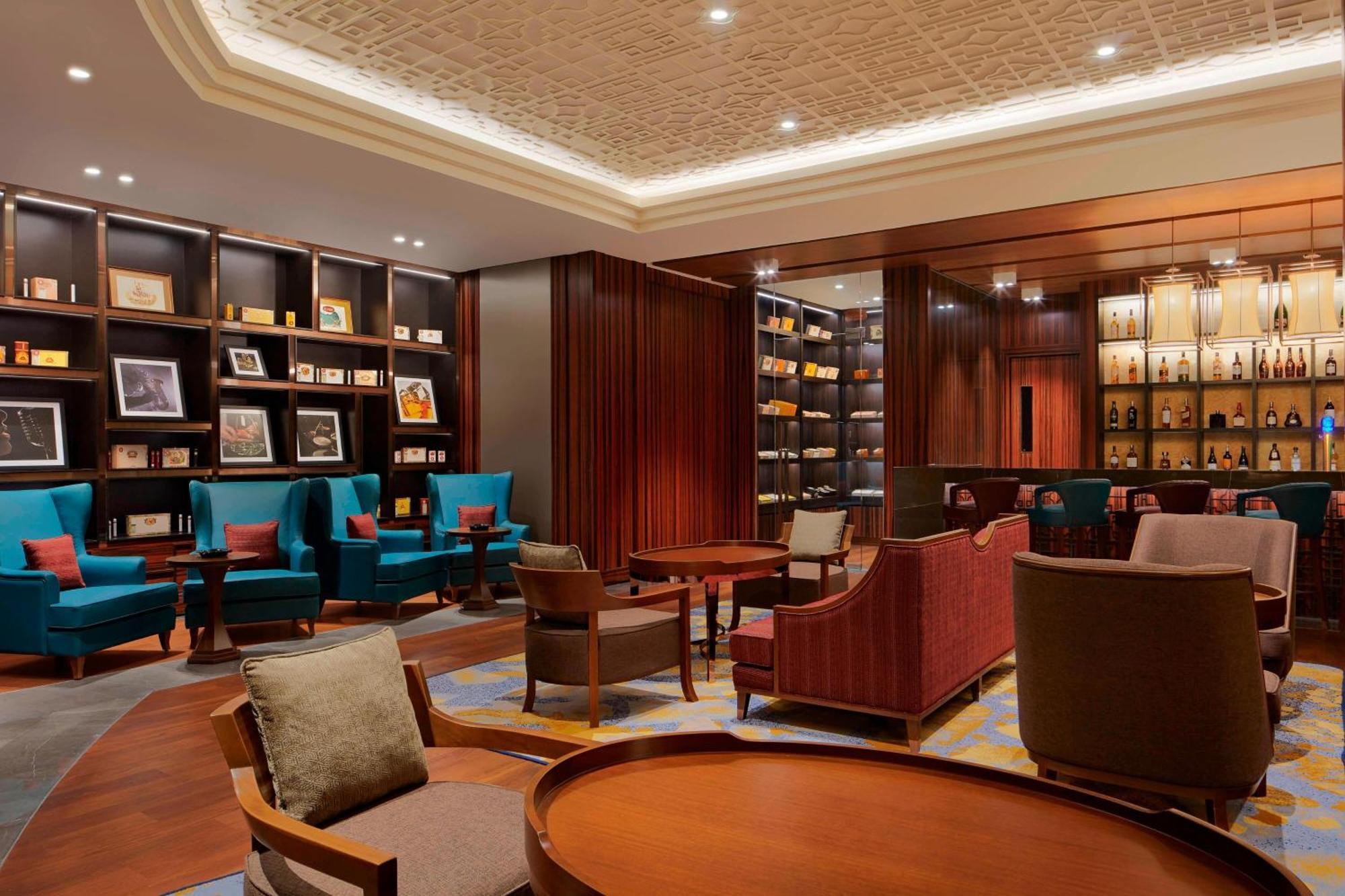 Sheraton Petaling Jaya Hotel Buitenkant foto Library at The Oberoi, Mumbai