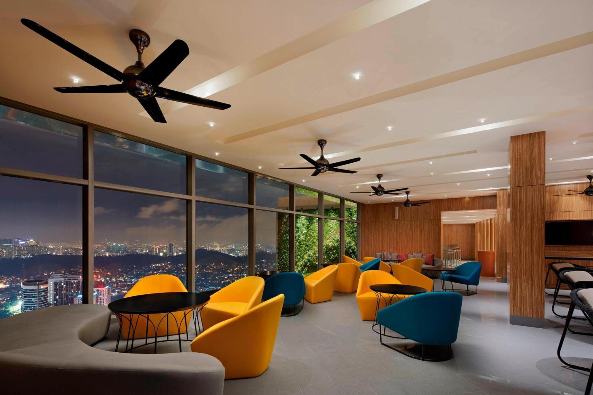 Sheraton Petaling Jaya Hotel Buitenkant foto The lounge at the airport