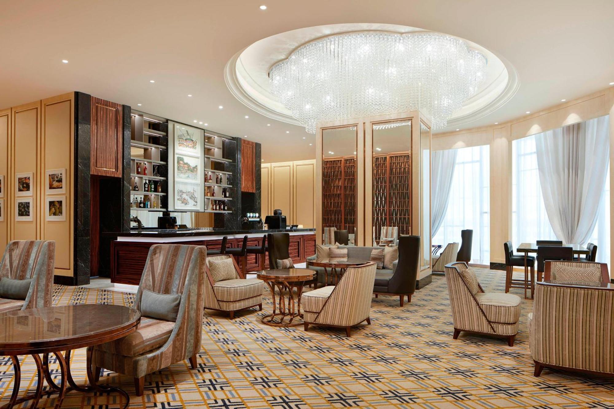 Sheraton Petaling Jaya Hotel Buitenkant foto The Club Lounge at the hotel