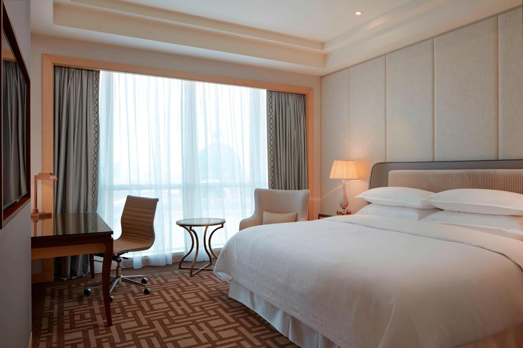 Sheraton Petaling Jaya Hotel Buitenkant foto Deluxe room
