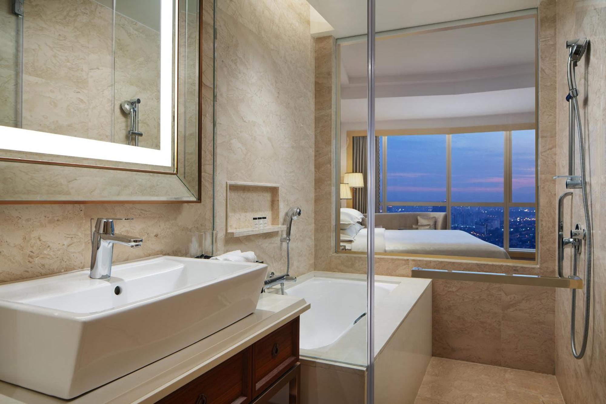 Sheraton Petaling Jaya Hotel Buitenkant foto Bathroom